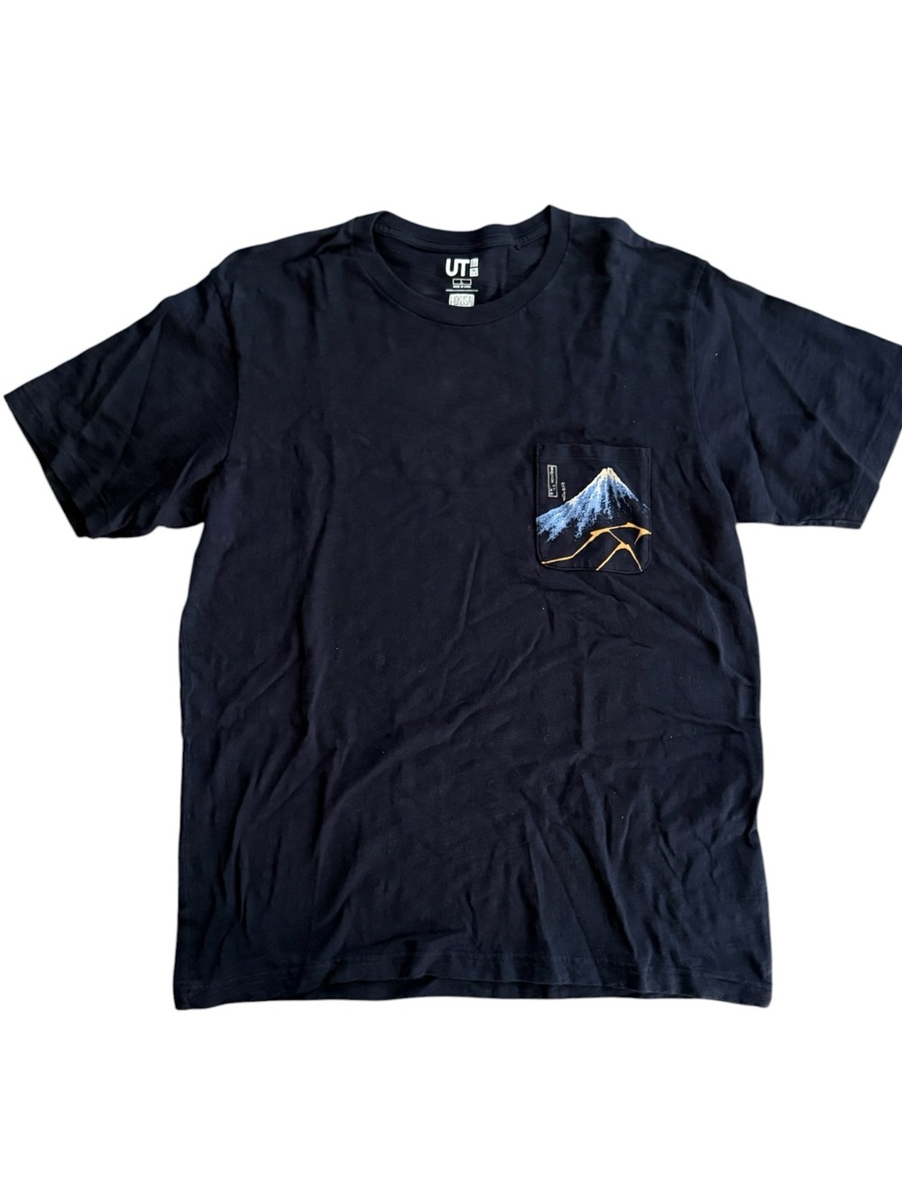 Uniqlo Men’s Hokusai Blue Black Pocket Tee with Mountain Graphic